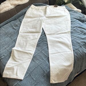 Chico's Straight Leg Jeans in Crisp White